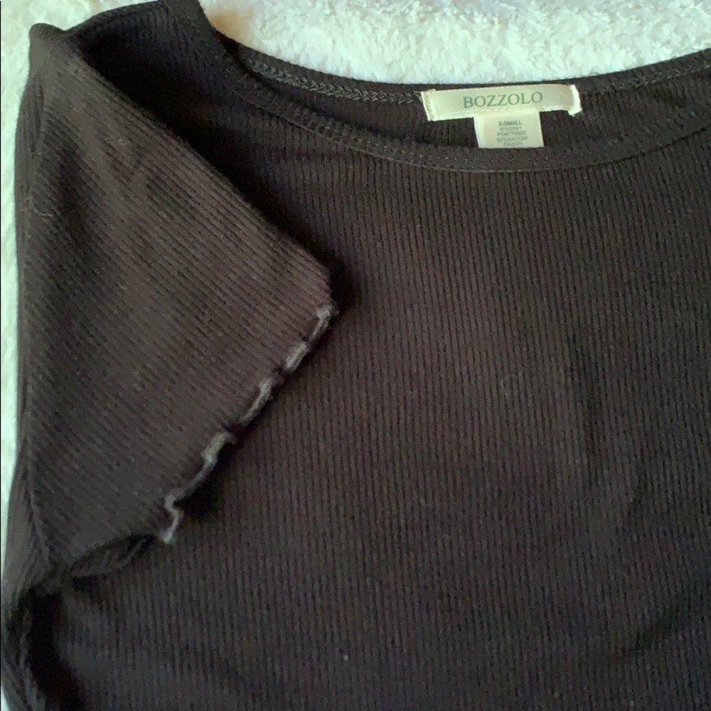 ⭐️3/$20⭐️ Black short sleeve crop top by Bozzolo